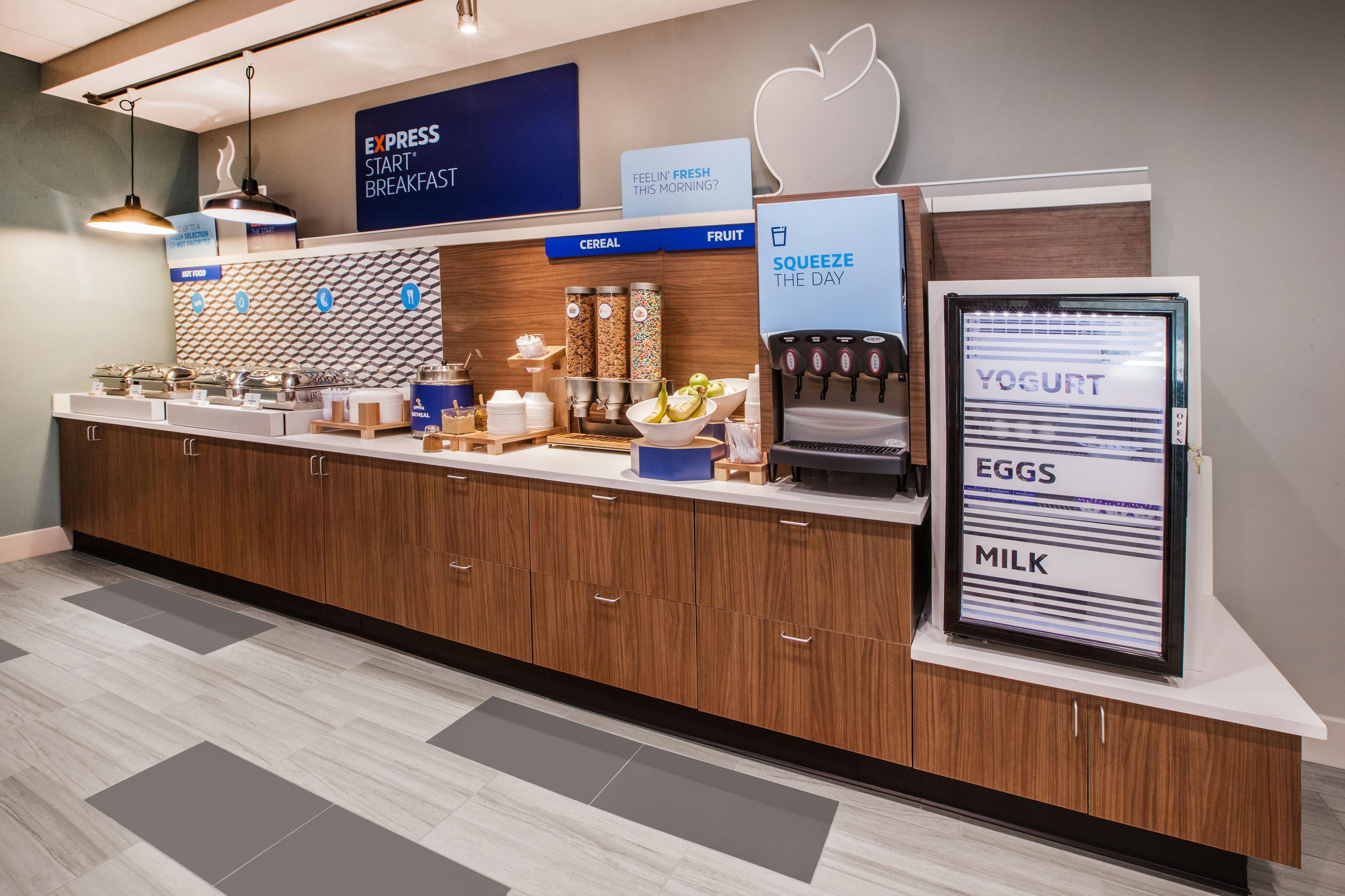 Holiday Inn Express Hotel & Suites Forest By Ihg Екстериор снимка