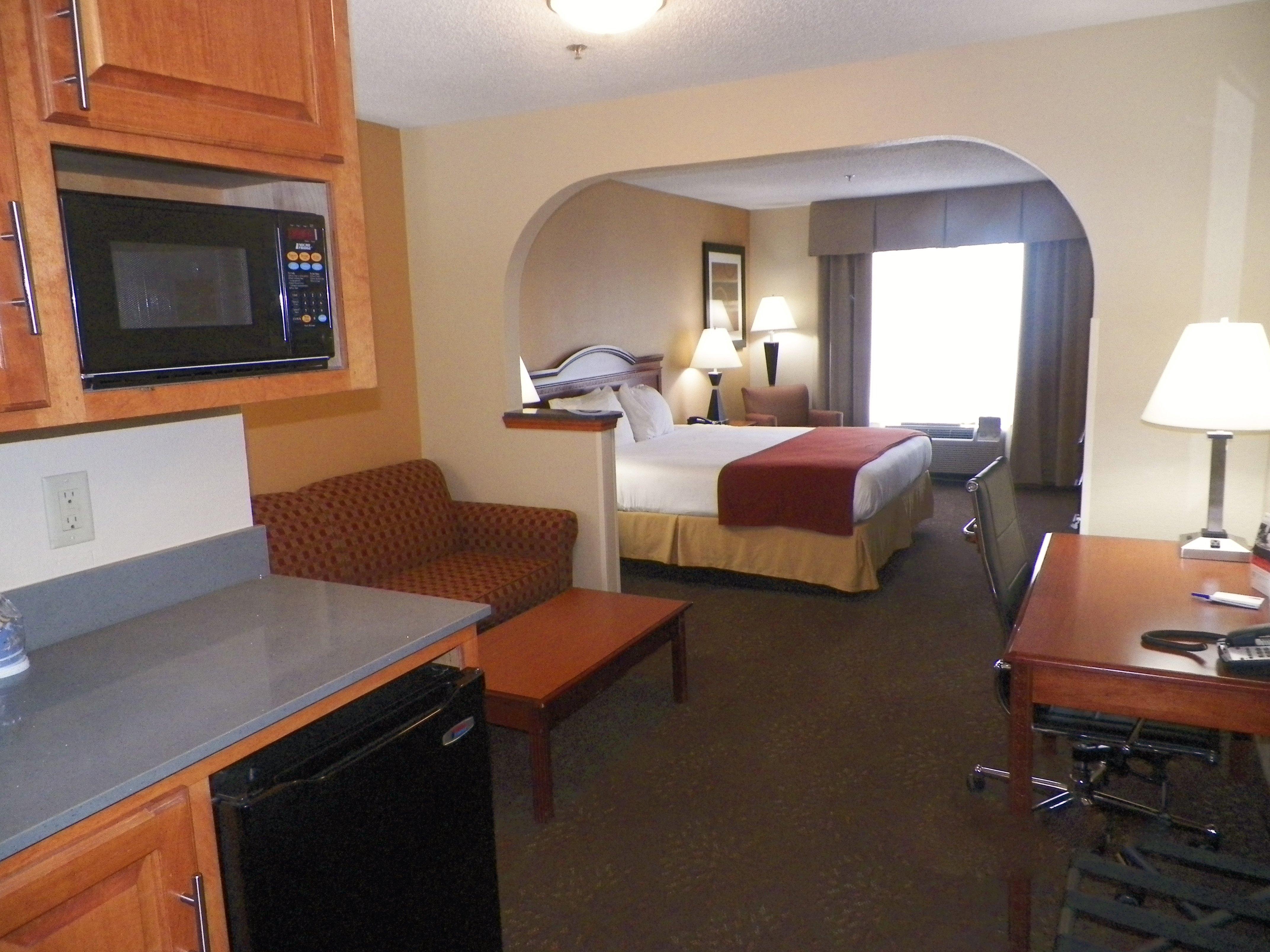 Holiday Inn Express Hotel & Suites Forest By Ihg Екстериор снимка