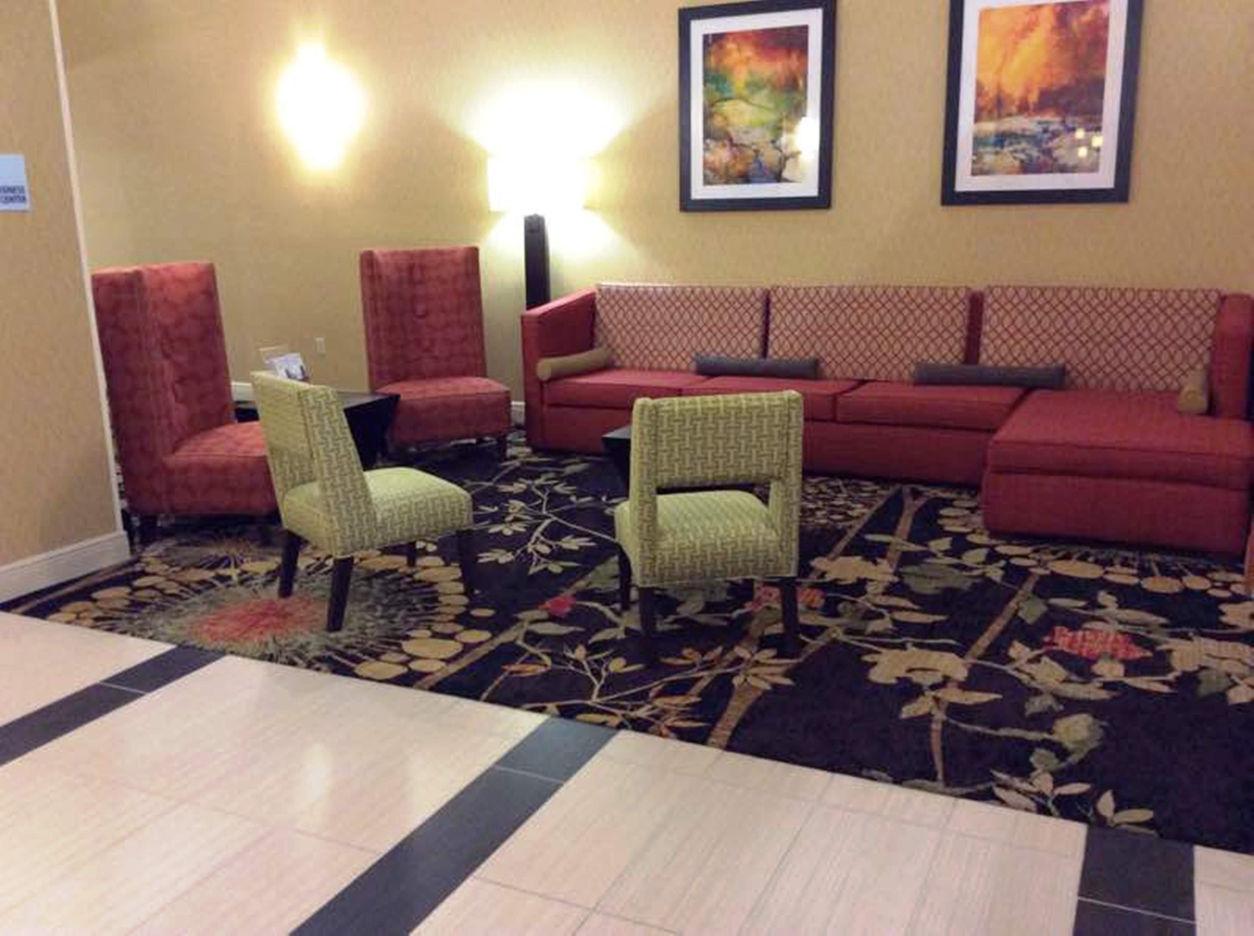 Holiday Inn Express Hotel & Suites Forest By Ihg Екстериор снимка
